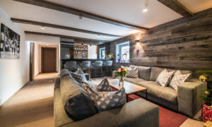 Bar area with snug in foreground at Chalet 47