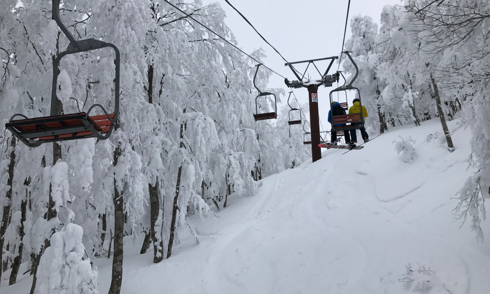Skiing in Japan - Powder & Ski Lifts